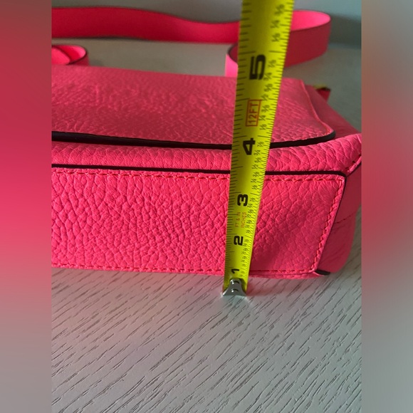 Burberry calfskin smooth grain small Burleigh crossbody bag in neon pink - Picture 7 of 16